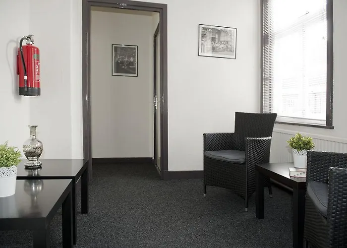 فندق Budgethotel De Zwaan 2*